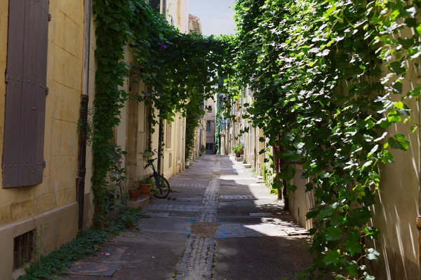 Arles, Cobblestone alleyway